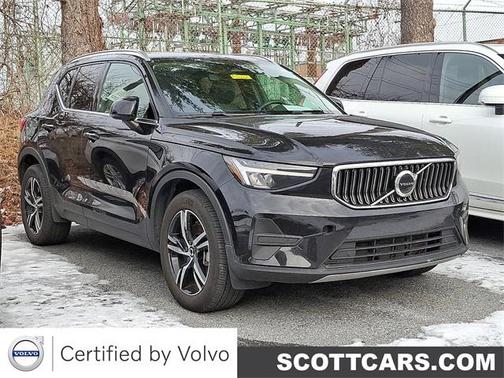 2025 Volvo XC40 B5 Core Bright Theme