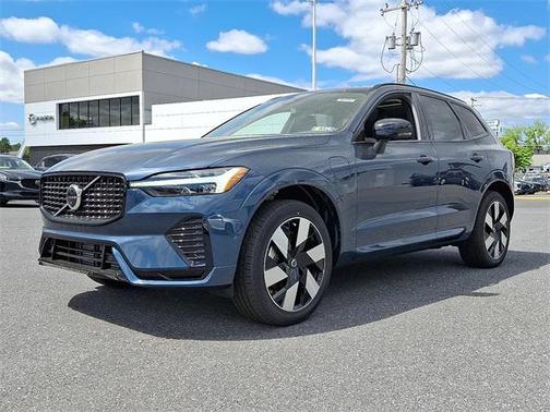 2025 Volvo XC60 Plug-In Hybrid T8 Plus