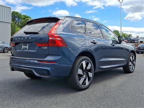 2025 Volvo XC60 Plug-In Hybrid T8 Plus