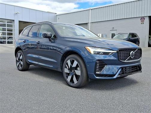 2025 Volvo XC60 Plug-In Hybrid T8 Plus