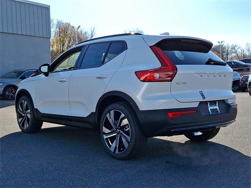 2025 Volvo XC40 Plus Dark Theme