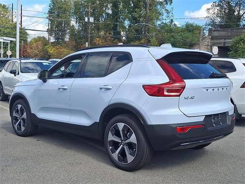 2026 Volvo XC40 B5 Plus