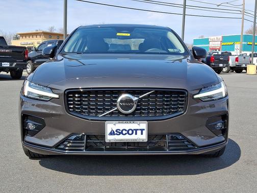 2025 Volvo S60 B5 Core