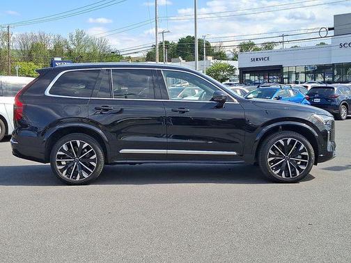 Onyx Black Metallic 2025 Volvo XC90 Plug-In Hybrid T8 Ultra 6-Seater