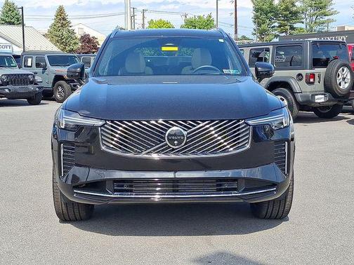 Onyx Black Metallic 2025 Volvo XC90 Plug-In Hybrid T8 Ultra 6-Seater