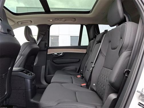 2025 Volvo XC90 Plug-In Hybrid T8 Plus 7-Seater
