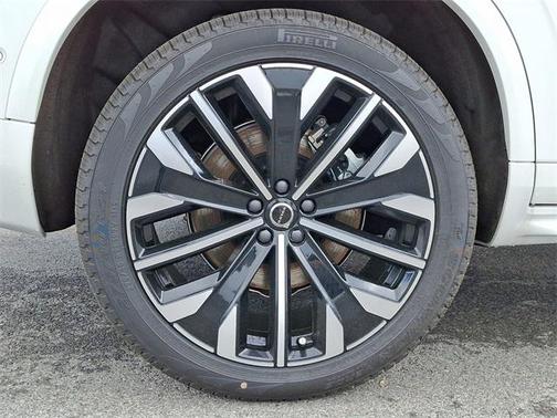 2025 Volvo XC90 Plug-In Hybrid T8 Plus 7-Seater
