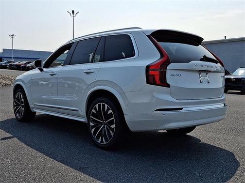 2025 Volvo XC90 B5 Plus 6-Seater