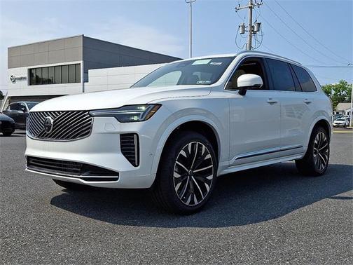 2025 Volvo XC90 B5 Plus 6-Seater
