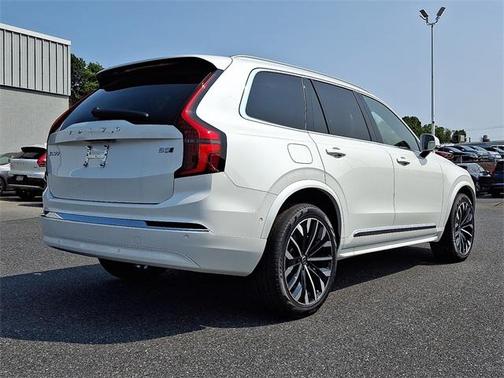 2025 Volvo XC90 B5 Plus 6-Seater