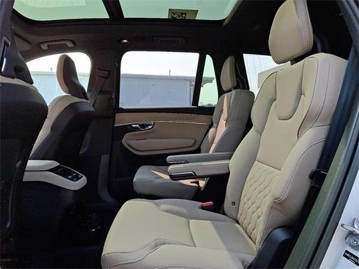 2025 Volvo XC90 B5 Plus 6-Seater