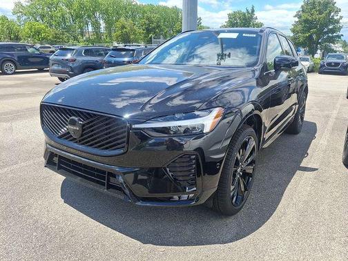Onyx Black Metallic 2026 Volvo XC60 B5 Ultra Black Edition
