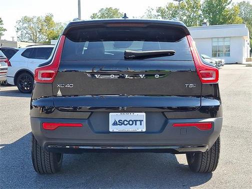 2021 Volvo XC40 T5 R-Design