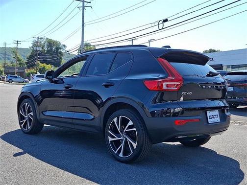 2021 Volvo XC40 T5 R-Design