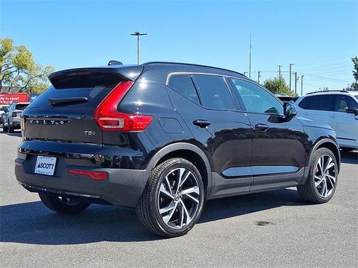 2021 Volvo XC40 T5 R-Design