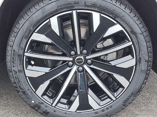 2026 Volvo XC90 Plus, B6 AWD Gas (mild hybrid), Gasoline, Bright, 7 Seats