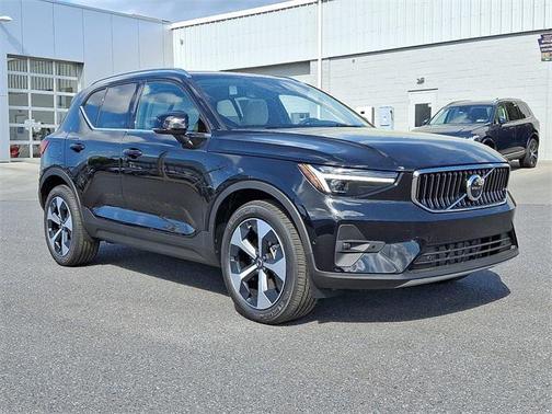 2025 Volvo XC40 B5 Plus Bright Theme