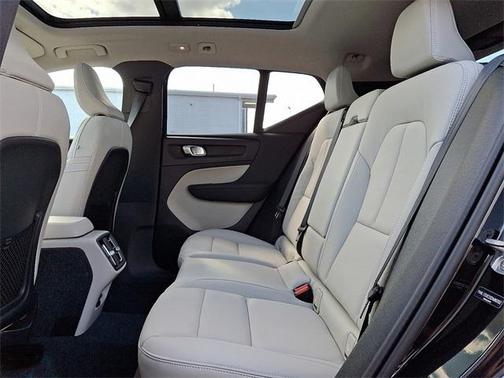 2025 Volvo XC40 B5 Plus Bright Theme