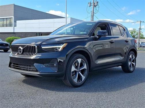 2025 Volvo XC40 B5 Plus Bright Theme