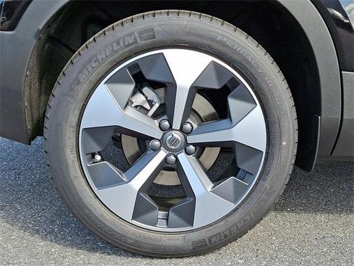 2025 Volvo XC40 B5 Plus Bright Theme