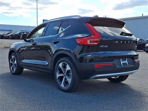 2025 Volvo XC40 B5 Plus Bright Theme