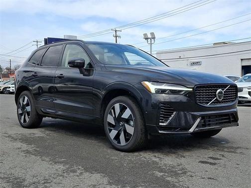 2025 Volvo XC60 Plug-In Hybrid T8 Plus