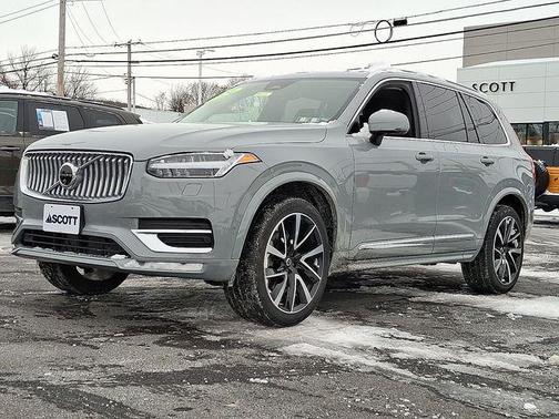 2024 Volvo XC90 B5 Plus Bright Theme