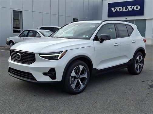 2026 Volvo XC40 B5 Plus