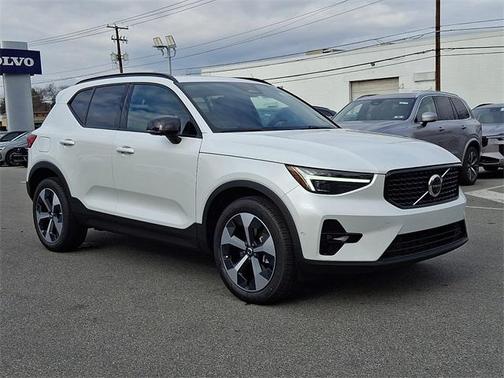 2026 Volvo XC40 B5 Plus