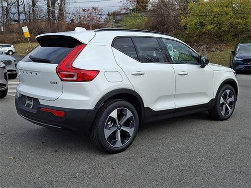 2026 Volvo XC40 B5 Plus