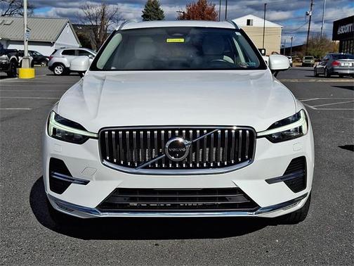 2023 Volvo XC60 B5 Plus Bright Theme