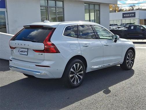 2023 Volvo XC60 B5 Plus Bright Theme