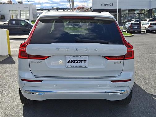 2023 Volvo XC60 B5 Plus Bright Theme