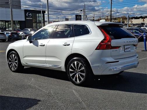 2023 Volvo XC60 B5 Plus Bright Theme