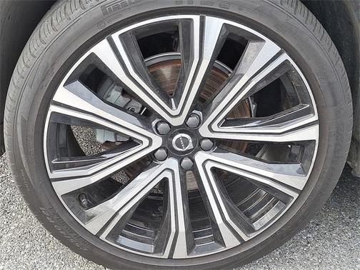 2023 Volvo XC60 B5 Ultimate Bright Theme