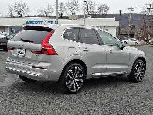 2023 Volvo XC60 B5 Ultimate Bright Theme