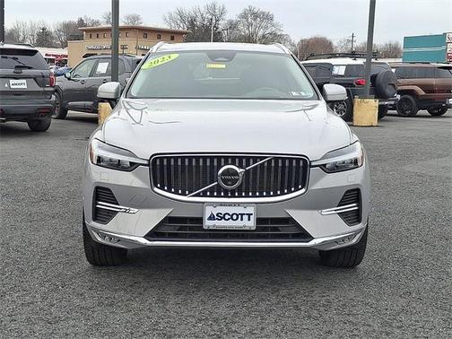 2023 Volvo XC60 B5 Ultimate Bright Theme