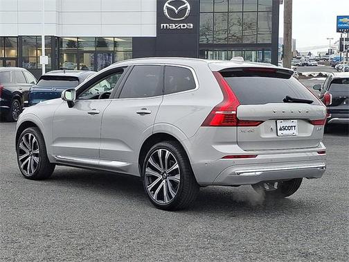 2023 Volvo XC60 B5 Ultimate Bright Theme