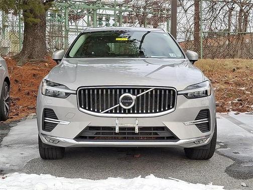 2023 Volvo XC60 B5 Ultimate Bright Theme