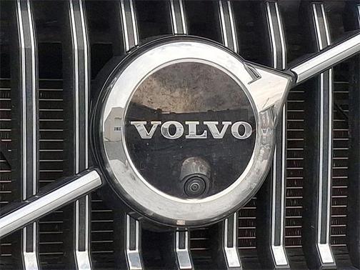 2023 Volvo XC60 B5 Ultimate Bright Theme