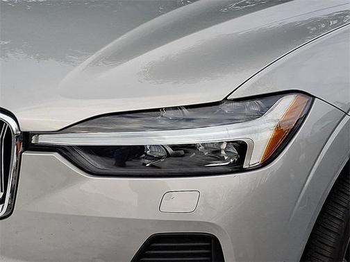 2023 Volvo XC60 B5 Ultimate Bright Theme
