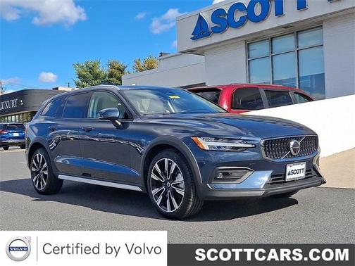 2024 Volvo V60 Cross Country B5 Ultimate