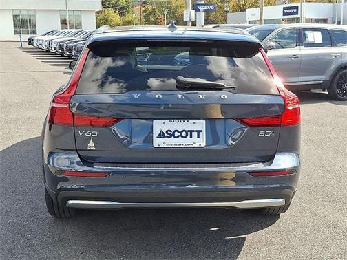 2024 Volvo V60 Cross Country B5 Ultimate