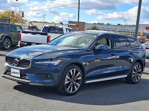 2024 Volvo V60 Cross Country B5 Ultimate