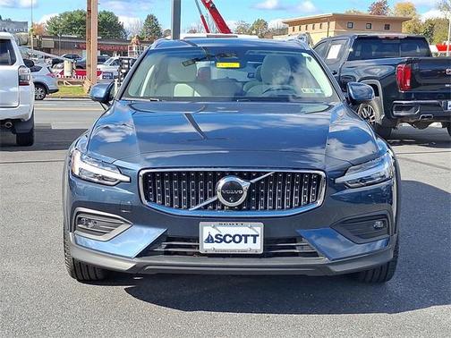2024 Volvo V60 Cross Country B5 Ultimate