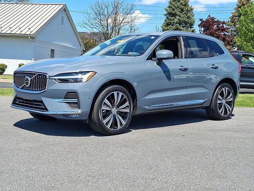 Thunder Grey Metallic 2023 Volvo XC60 B5 Plus Bright Theme