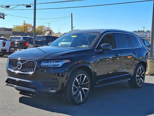 2022 Volvo XC90 T6 Momentum