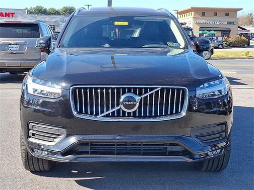 2022 Volvo XC90 T6 Momentum