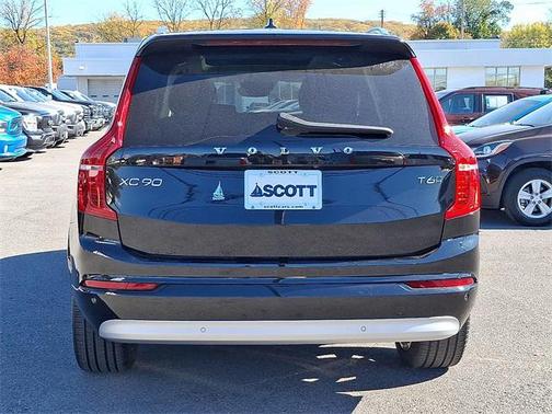 2022 Volvo XC90 T6 Momentum