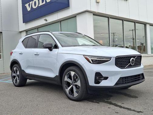 2026 Volvo XC40 B5 Plus